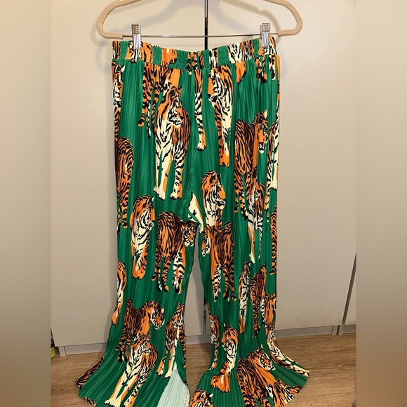 NWT Dressed in Lala The Show Must Go On Green Tiger Print Pleated Set Medium - Picture 13 of 13